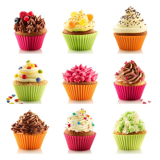 9 cupcakes de couleurs differentes